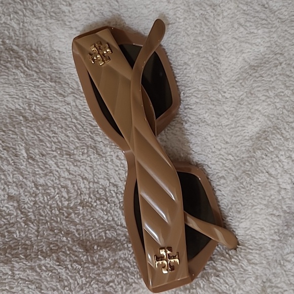 Tory burch shades 😎 - Picture 2 of 6